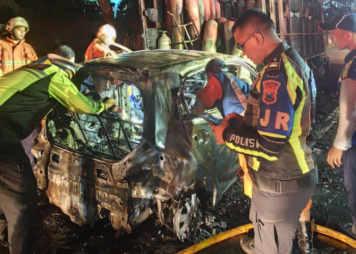 Brio Tabrak Truk di Tol Sumo, Gibran Tewas