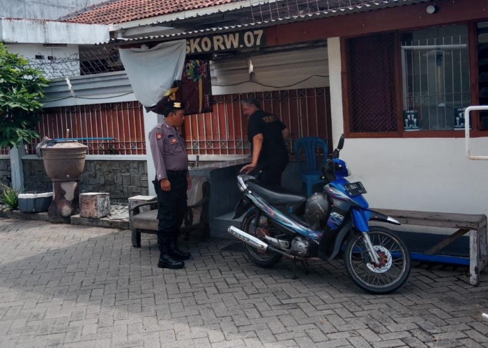 Polsek Tandes Sambangi Pos Satpam Perumahan Darmo Indah Harapan