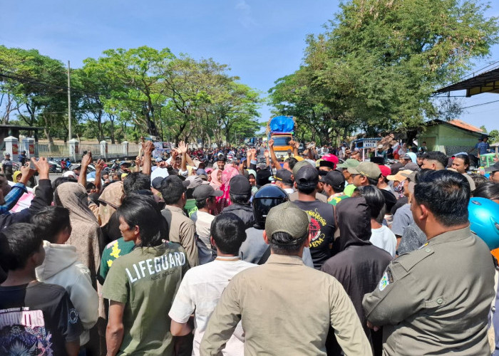 Blokade Jalur Pantura, Warga Alastlogo Protes Peluru Nyasar Latihan Militer