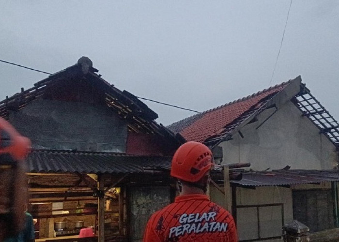 Diterjang Puting Beliung, 60 Rumah di Driyorejo Gresik Rusak