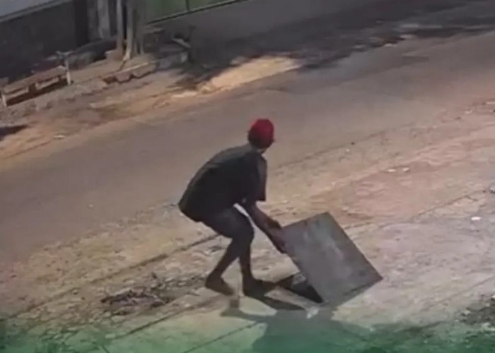  Penutup Saluran dan Pintu Besi di Jalan Tumapel Digasak Maling