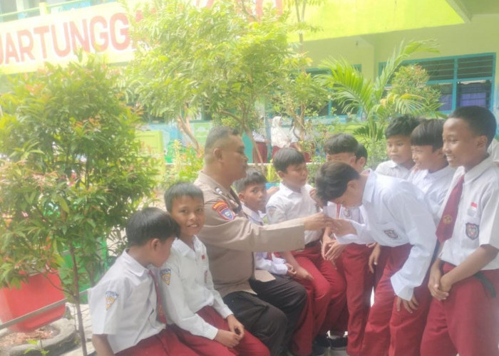 Program Polisi Peduli Pendidikan Polsek Wiyung  Ajak Siswa SD Jajartunggal 1 Jauhi Bullying