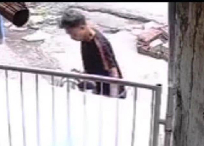 Bandit Motor Terekam CCTV Gondol Beat di Manyar Sabrangan Surabaya