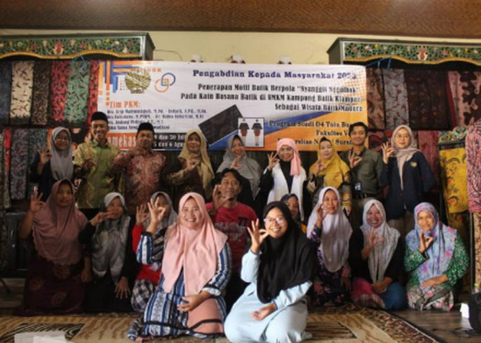 Universitas Negeri Surabaya Latih Pengrajin Batik Desa Klampar Pamekasan dengan Teknik Nyanggit Nggathok