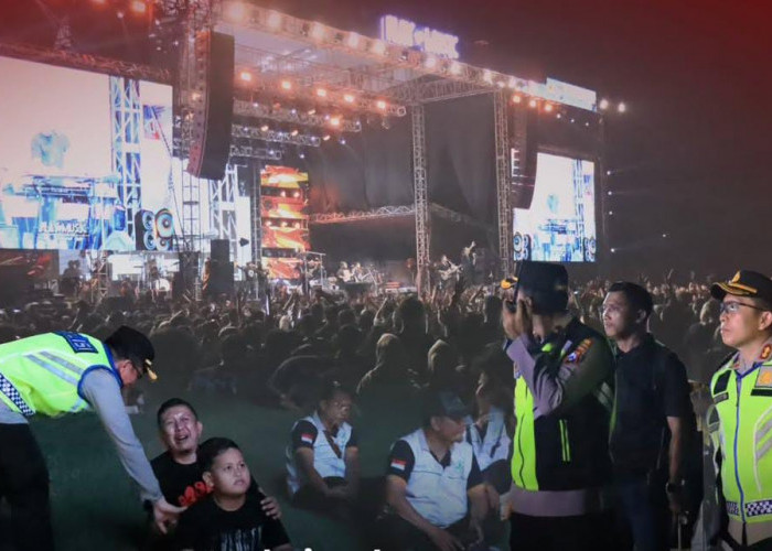 Kapolres Bojonegoro Pimpin Pengamanan Konser Dewa 19 di Stadion Letjen Soedirman