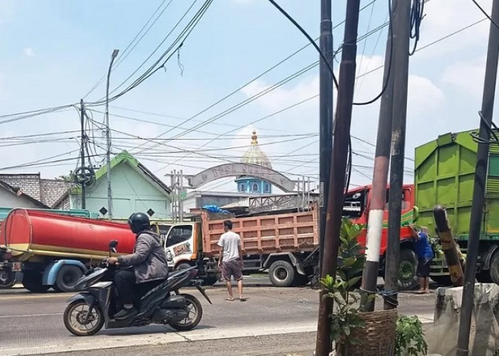 Tiga Truk Tabrakan Beruntun di Duduksampeyan Gresik, Pengemudi Truk Tangki Patah Kaki