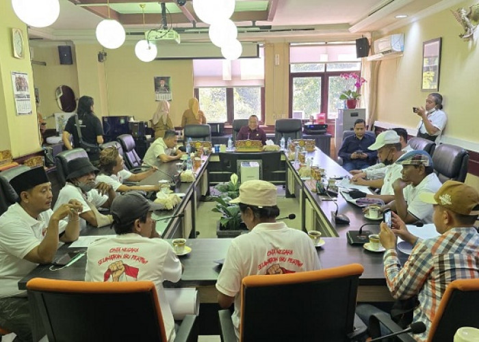 DPRD Surabaya Ajak Warga Kibarkan Merah Putih, Perkuat Nasionalisme Sambut HUT Ke-81 RI