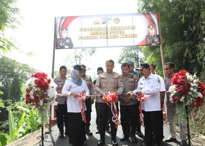 Rampung 5 Hari, Kapolres Kediri Resmikan Jembatan Merah Putih Presisi di Kandangan