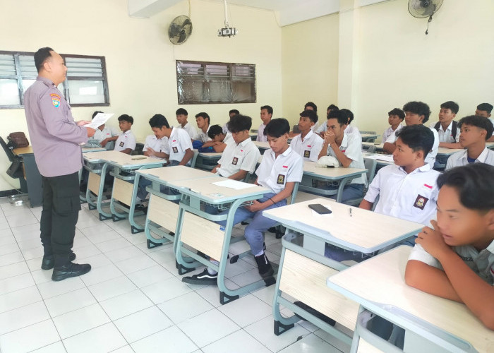 Polsek Sawahan Masuk Sekolah, Ajak Siswa SMK Antartika Jaga Kondusivitas Menjelang Akhir Tahun