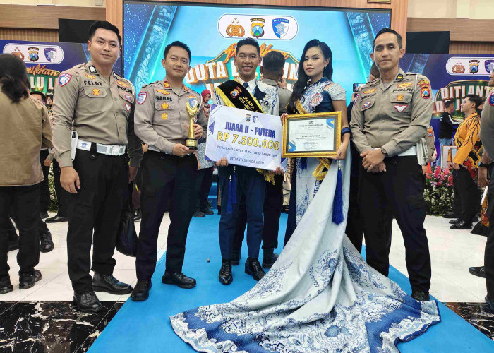 Pasangan Duta Lalu Lintas Polres Jember Ukir Prestasi Terima Trophy Juara 2