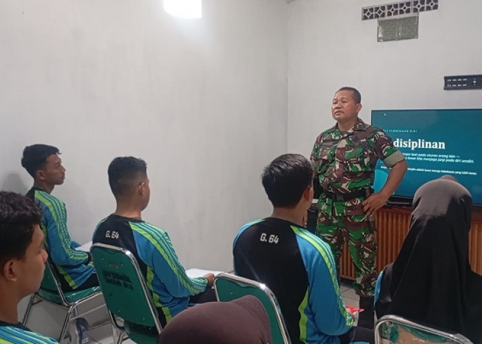 Danramil Lumajang Beri Pembinaan Kedisiplinan kepada 25 Anggota OSIS SMAN 1 Lumajang
