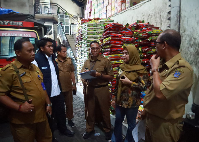 Pastikan Stok Pangan Aman Jelang Nataru, Satgas Pangan Polres Tanjung Perak Operasi Pasar
