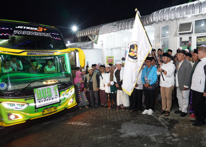 Diiringi Gema Talbiyah, Plt Wali Kota Batu Lepas Keberangkatan 226 Jemaah Haji