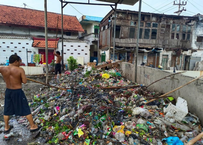 Beberapa Hari Diguyur Hujan, Surabaya Panen Puluhan Ton Sampah