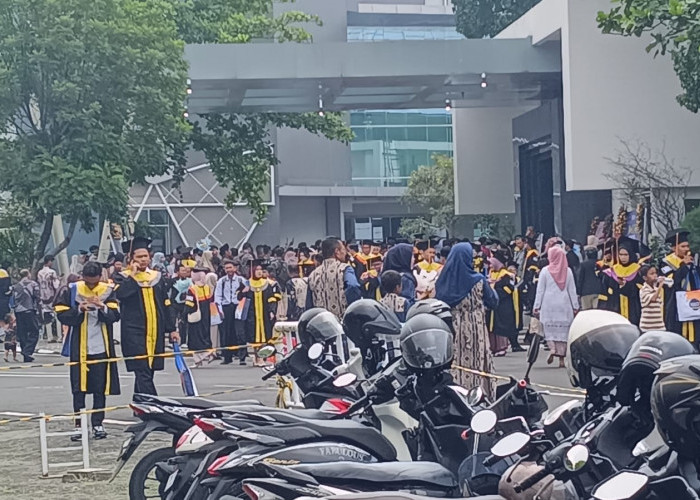 Sinergi Polsek Mulyorejo dan Babinsa Amankan Wisuda Universitas Terbuka di Kampus C Unair