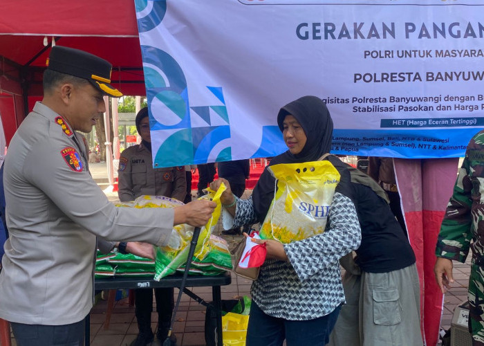 Gerakan Pangan Murah Polresta Banyuwangi Gelontor Beras SPHP dan Bendera Merah Putih
