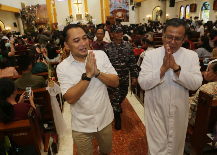 Tinjau Gereja, Wali Kota Eri Cahyadi : Semoga Surabaya Tetap Guyub dan Rukun