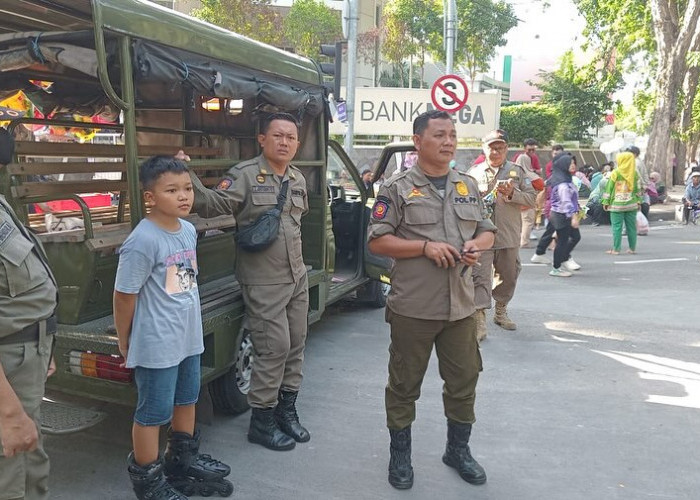 Perang Sarung Digagalkan! Satpol PP Surabaya Amankan 6 Remaja