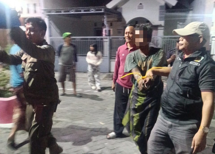Ngamuk di Perumahan Kebomas, Pria ODGJ Dievakuasi Dinsos Gresik