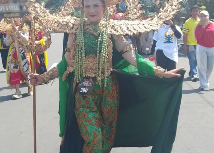 Siswi SMPN 58 Surabaya Tampil Memukau di Surabaya Fashion Festival 2026
