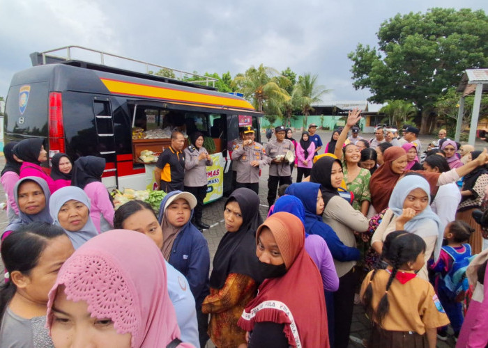 Gelorakan Mobil Sayur, Polresta Banyuwangi Berbagi ke Warga