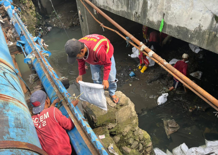 Atasi Banjir Simo, DSDABM Surabaya Terjunkan Satgas Normalisasi Sungai