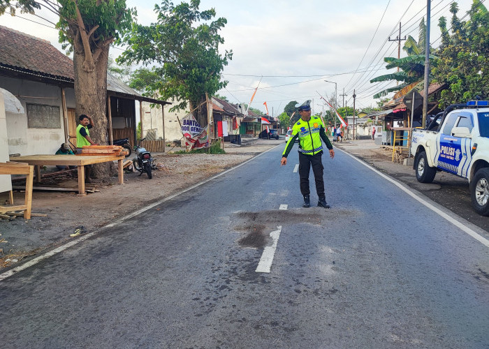 Motor Oleng Tabrak Minibus, Pemuda Asal Gumukmas Tewas