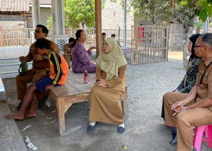Siswa Putus Sekolah di Situbondo Dibujuk Camat dan Guru agar Kembali Belajar