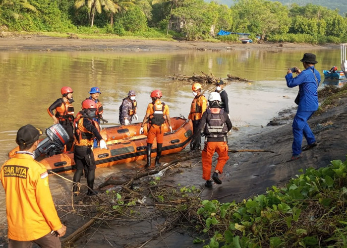Jenazah Wisatawan Hilang di Pantai Sine Ditemukan, Terbawa Arus 100 Meter dari Lokasi Awal