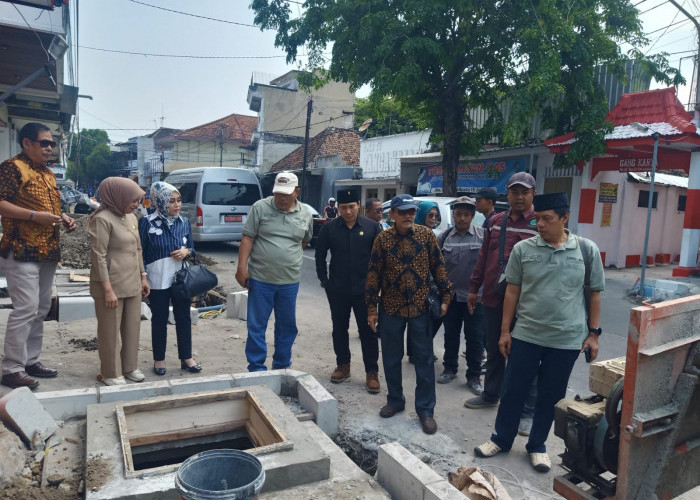 Pastikan Kualitas, Komisi C DPRD Jombang Sidak Proyek Trotoar A Yani dan RE Martadinata