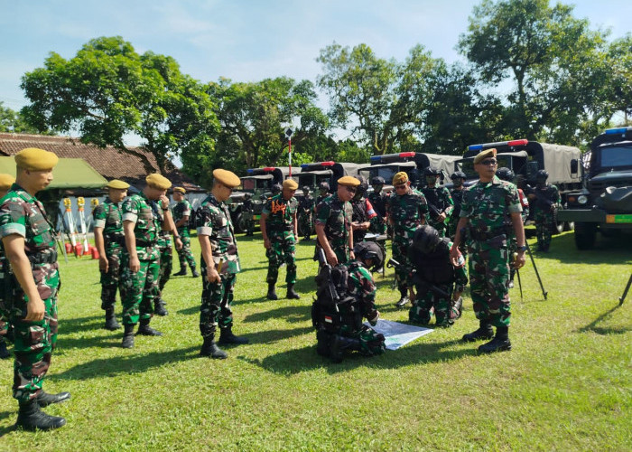 Kunjungi Yonarmed 8/UY Jember, Danpussenarmed Pastikan Alutsista Dirawat dengan Baik