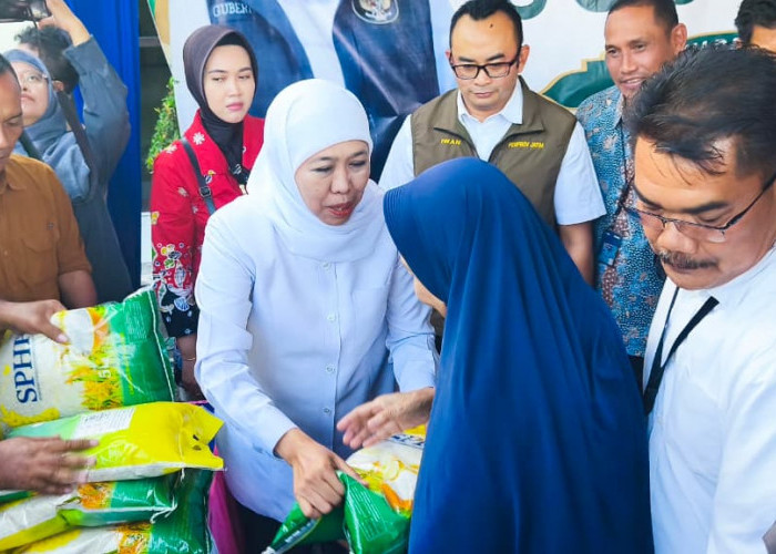 Ratusan Warga Serbu Pasar Murah Pemprov Jatim, Gubernur Khofifah Bantu Pendistribusian 