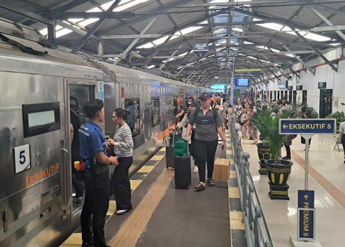 Arus Balik Lebaran Memuncak di Daop 8 Surabaya Lebih dari 54 Ribu Penumpang