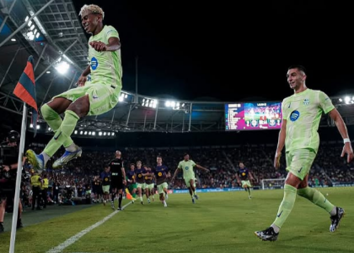 Luis de la Fuente Acuhkan Kritik Hansi Flick soal Cedera Lamine Yamal