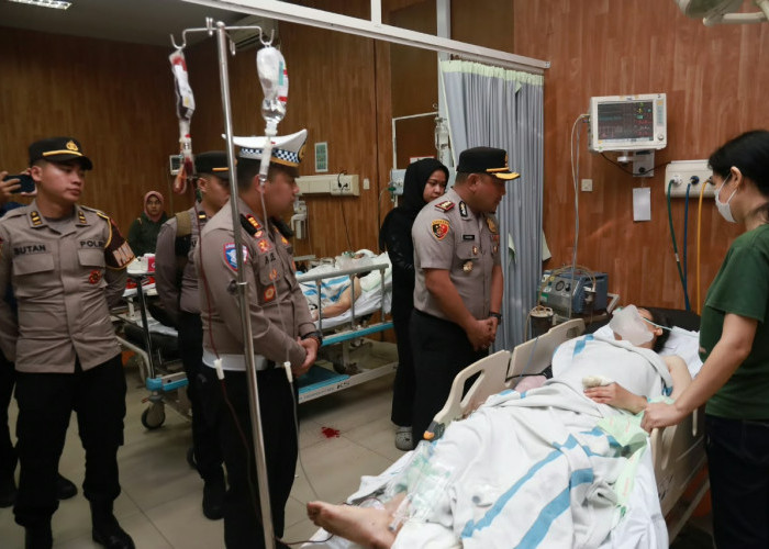 Perampok Sadis Gasak Valas Rp700 Juta di Jember, Ibu dan Anak Lawan Pelaku hingga Terluka Parah