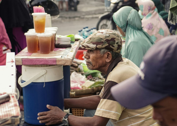 Berburu Takjil di Pasar Karang Menjangan Surabaya