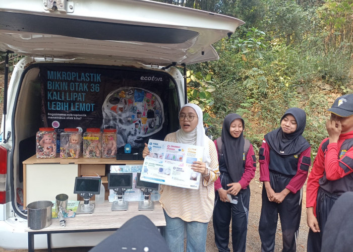 MIMO ECOTON Edukasi Pelajar Pantau Kualitas Hulu Sungai Brantas di Wonosalam Jombang