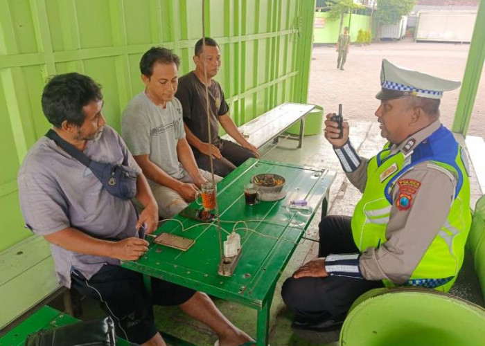 Tekan Angka Kecelakaan, Satlantas Polres Tanjung Perak Blusukan Edukasi Pengendara Surabaya