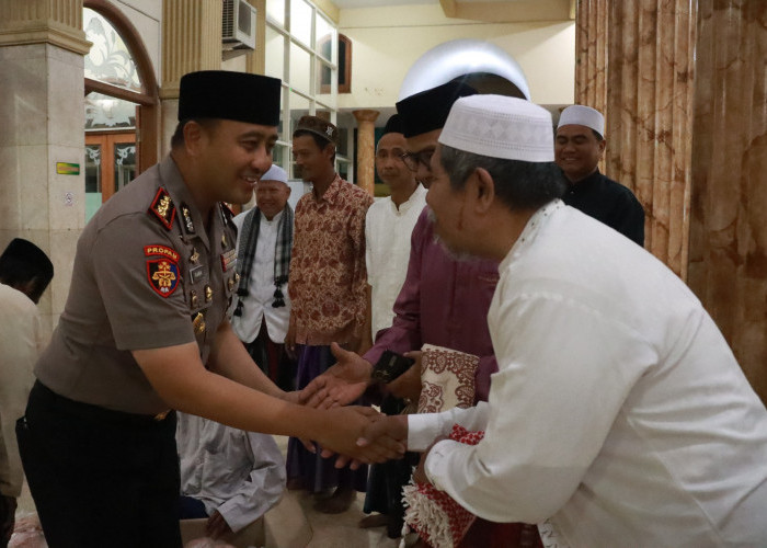 Kapolres Gresik Gelar Safari Subuh, Ajak Warga Jadi Polisi bagi Diri Sendiri