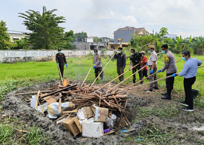 Sinergi 3 Pilar, Polsek Tandes Hadiri Pemusnahan Ratusan Sampel Ilegal di Balai Karantina Jawa Timur