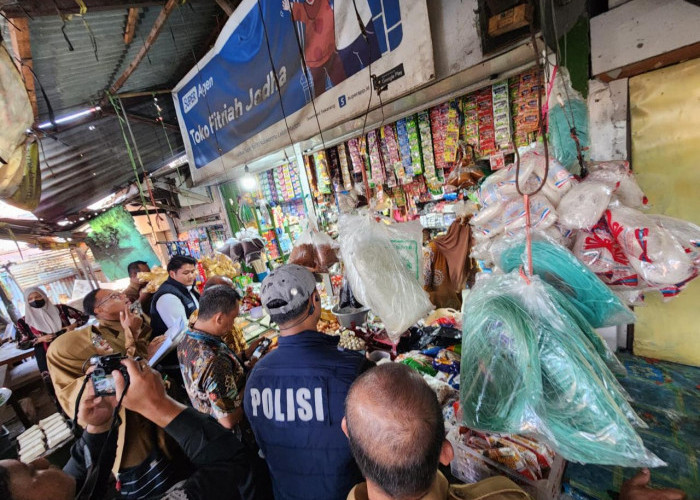 Jamin Stok Bapokting Aman Jelang Imlek-Ramadan, Satgas Pangan Polres Pelabuhan Tanjung Perak Sidak Pasar