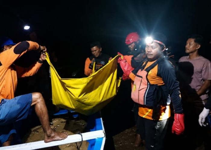 Duka di Pantai Payangan, Tiga Hari Terombang-ambing Ombak, Kakak Beradik Pulang dalam Peti Jenazah