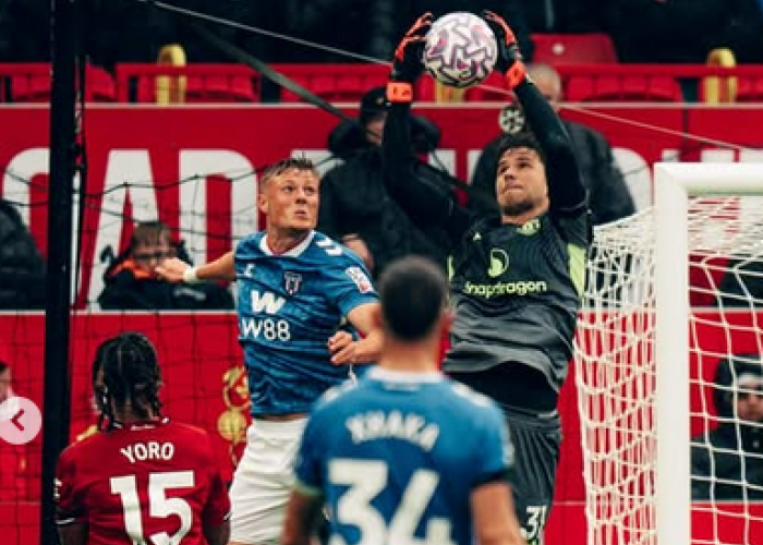 Disamakan dengan Peter Schmeichel, Begini Tanggapan Rendah Hati Senne Lammens