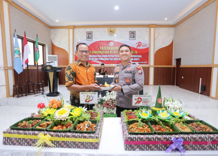Primkopol Polres Jember Rajut Syukur, Berbagi Beasiswa hingga Tali Asih untuk Pensiunan