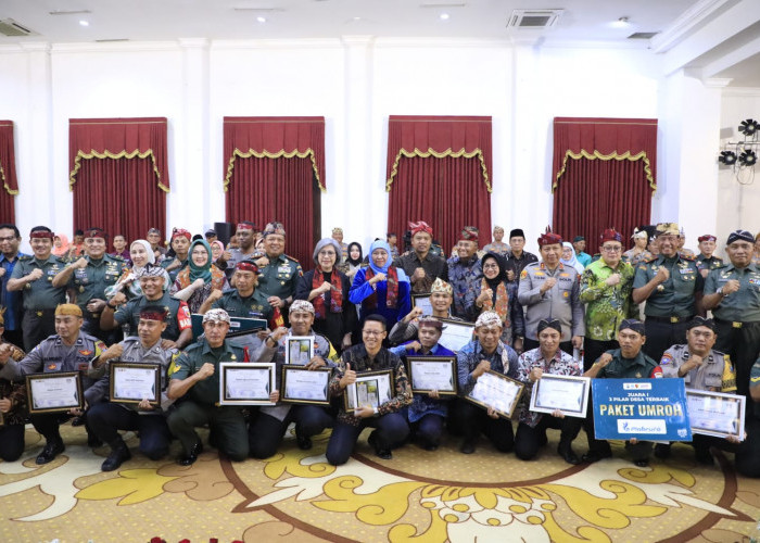 10 Desa Terbaik di Jatim Terima Penghargaan Awarding Anugerah Patriot Jawi Wetan 2023