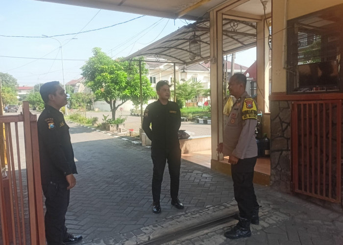 Perkuat Keamanan Lingkungan, Bhabinkamtibmas Wiyung Ajak Warga Tingkatkan Siskamling
