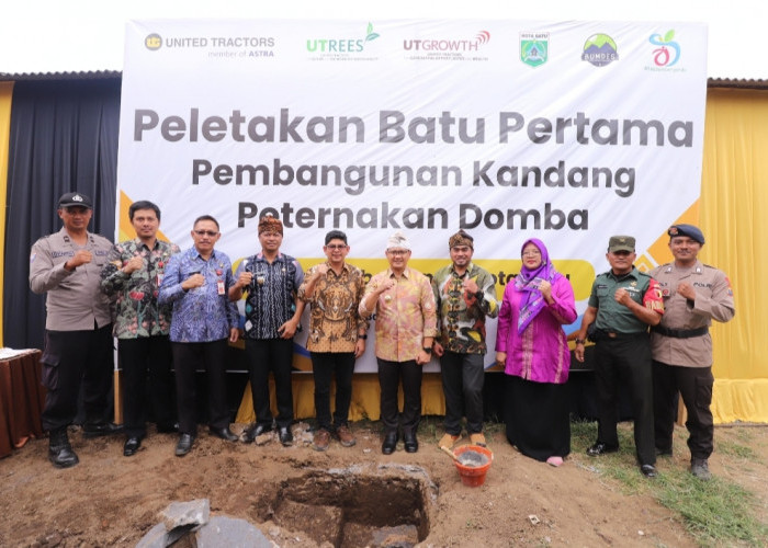 Bersama PT United Tractors, Pj Wali Kota Batu Apresiasi Pembangunan Kandang Peternakan Domba 