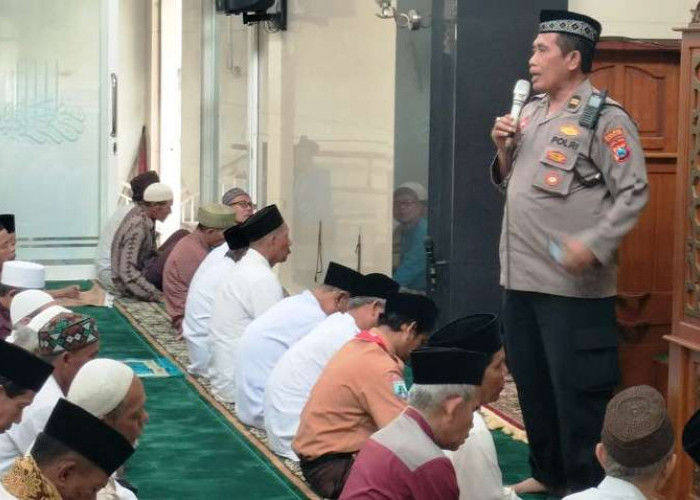 Satbinmas Polres Pasuruan Tegaskan Bahaya Judol dan Narkoba dalam Safari Salat Jumat