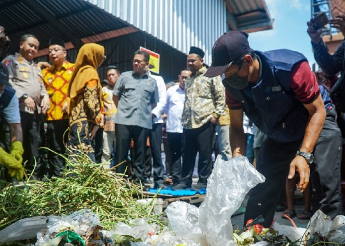 Menteri Perdagangan Resmikan Pasar Pahing Sidayu Gresik dan Ajak Pedagang Jaga Kebersihan