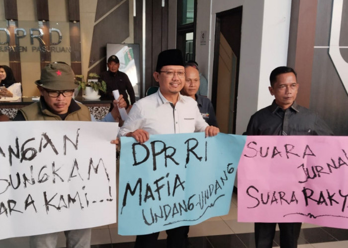Puluhan Jurnalis Tolak RUU Penyiaran, Sebut DPR RI Mafia Undang-Undang